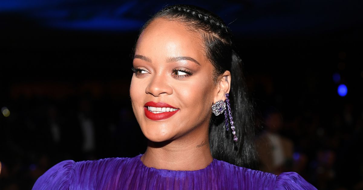Rihanna minden eddiginél extrémebb frizurát vállalt be